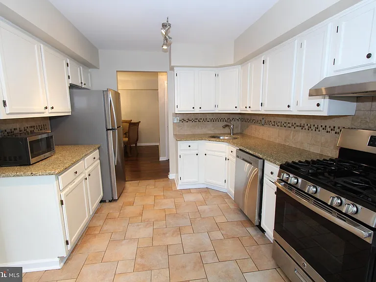 110 Biscayne Ct #8 — Photo 12