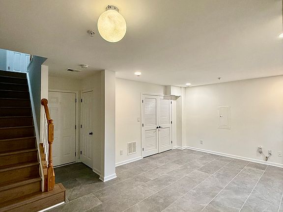 5th image of 9730 Washingtonian Blvd
