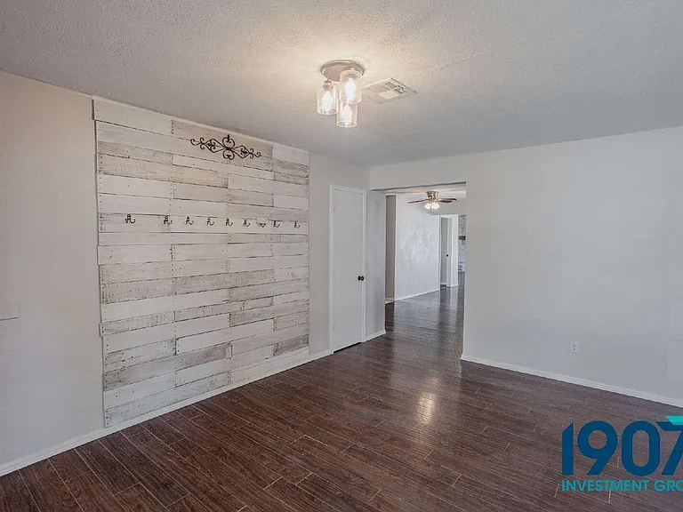1041 SW 2nd St — Photo 6