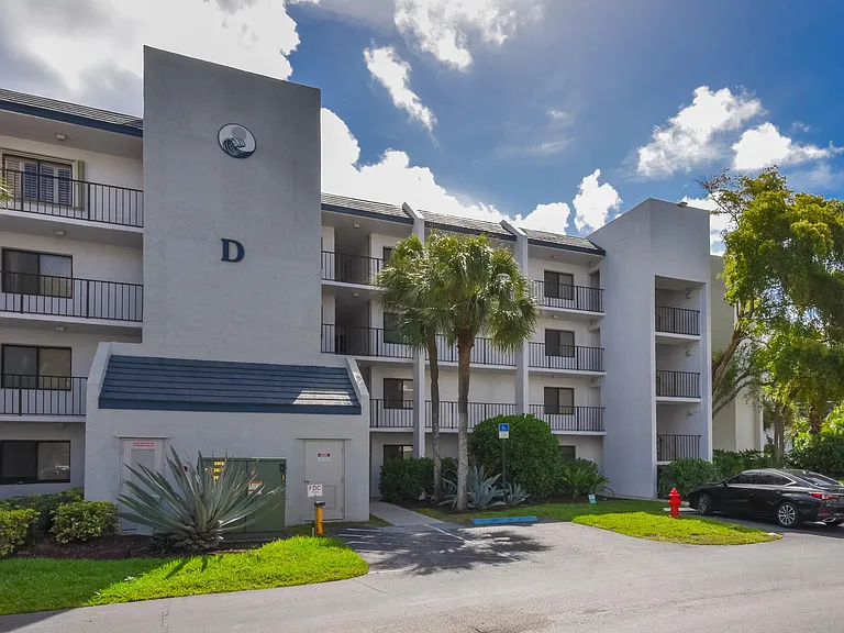 1605 US Highway 1 #D305 — Photo 1