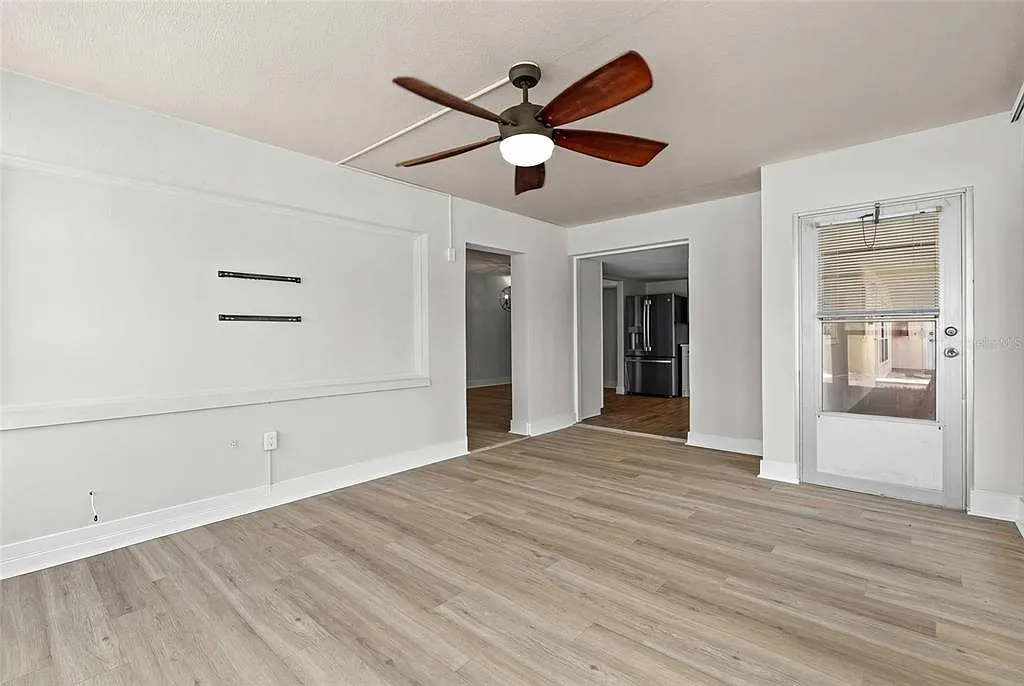3 bed, 2.0 bath, 1070 sqft, $2,100 — Photo 3