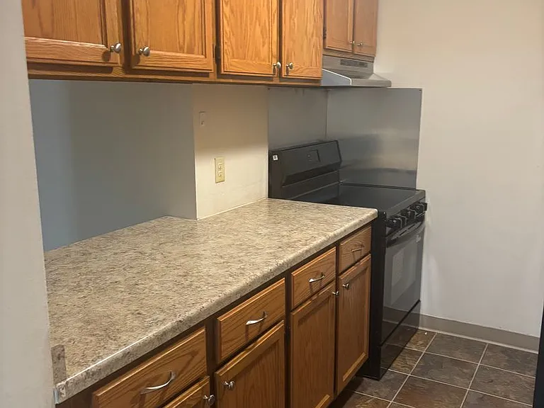 721 W Thorne St — Photo 8
