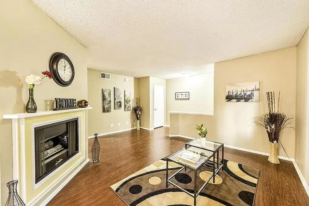 3 bed, 1003 sqft, $3,100 — Photo 1