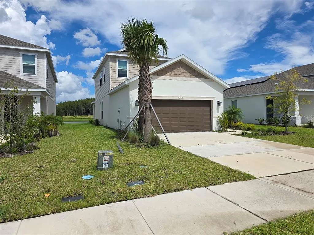 3 bed, 3.5 bath, 1989 sqft, $2,450 — Photo 2