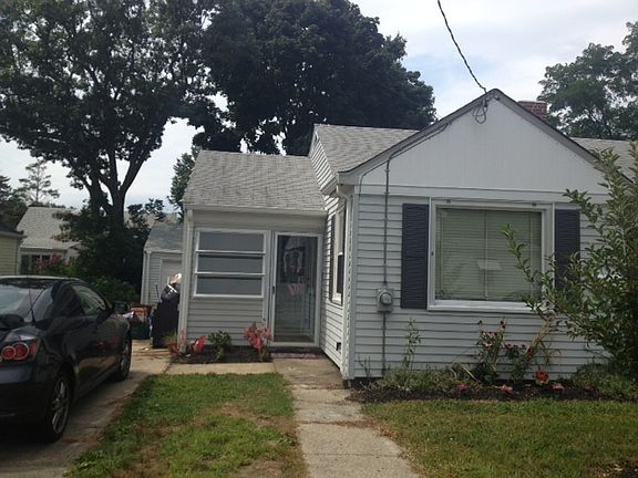 2nd image of 121 Forest Ave