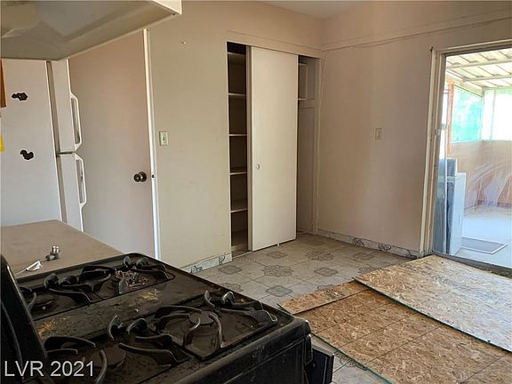 3rd image of 1660 Vegas Valley Dr