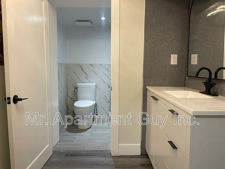 6687 Bansbridge Cres — Photo 15