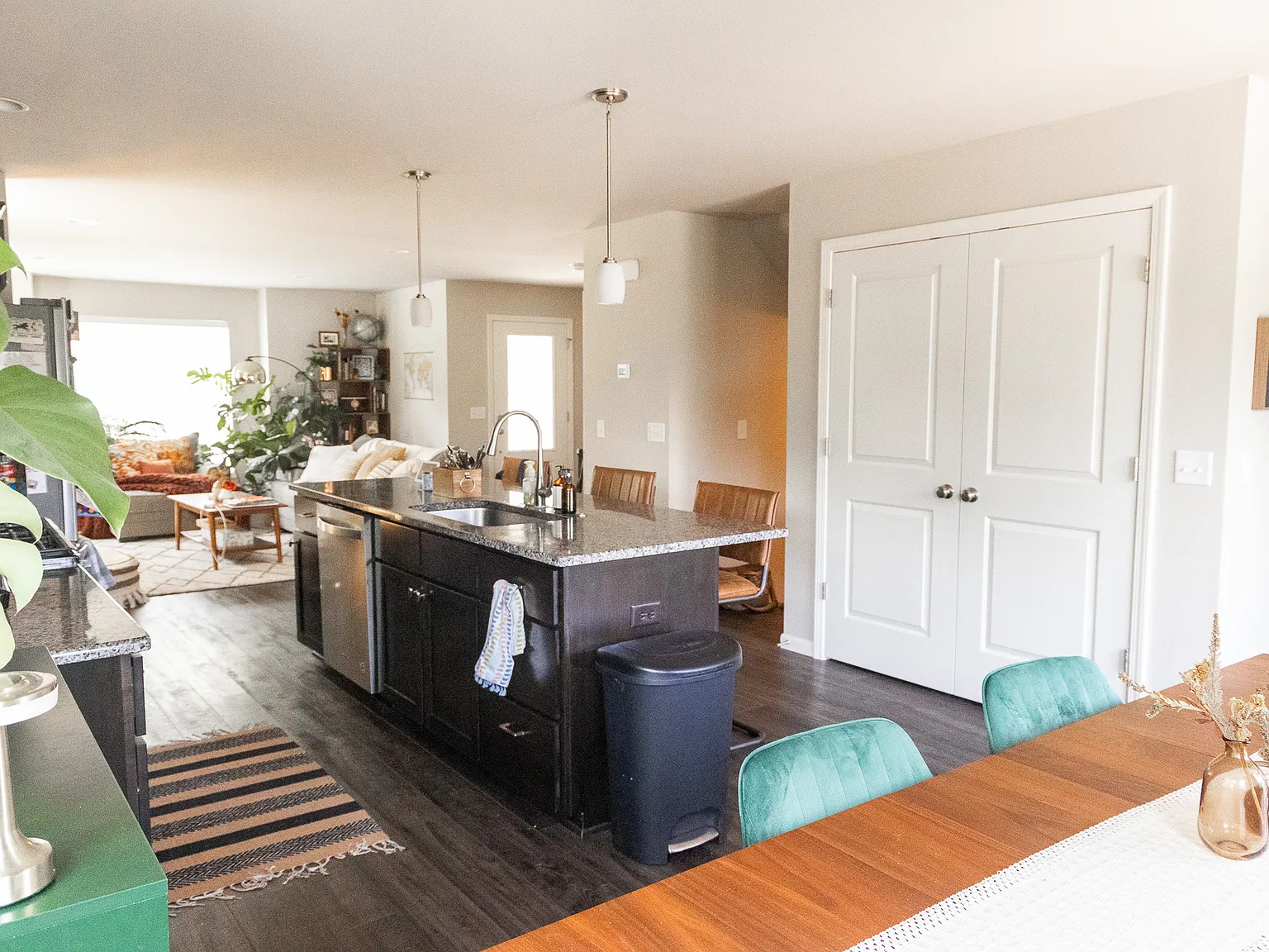 3 bed, 2.5 bath, 1715 sqft, $2,750 — Photo 2