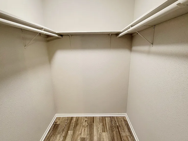 Broadwater Apartments — Photo 26