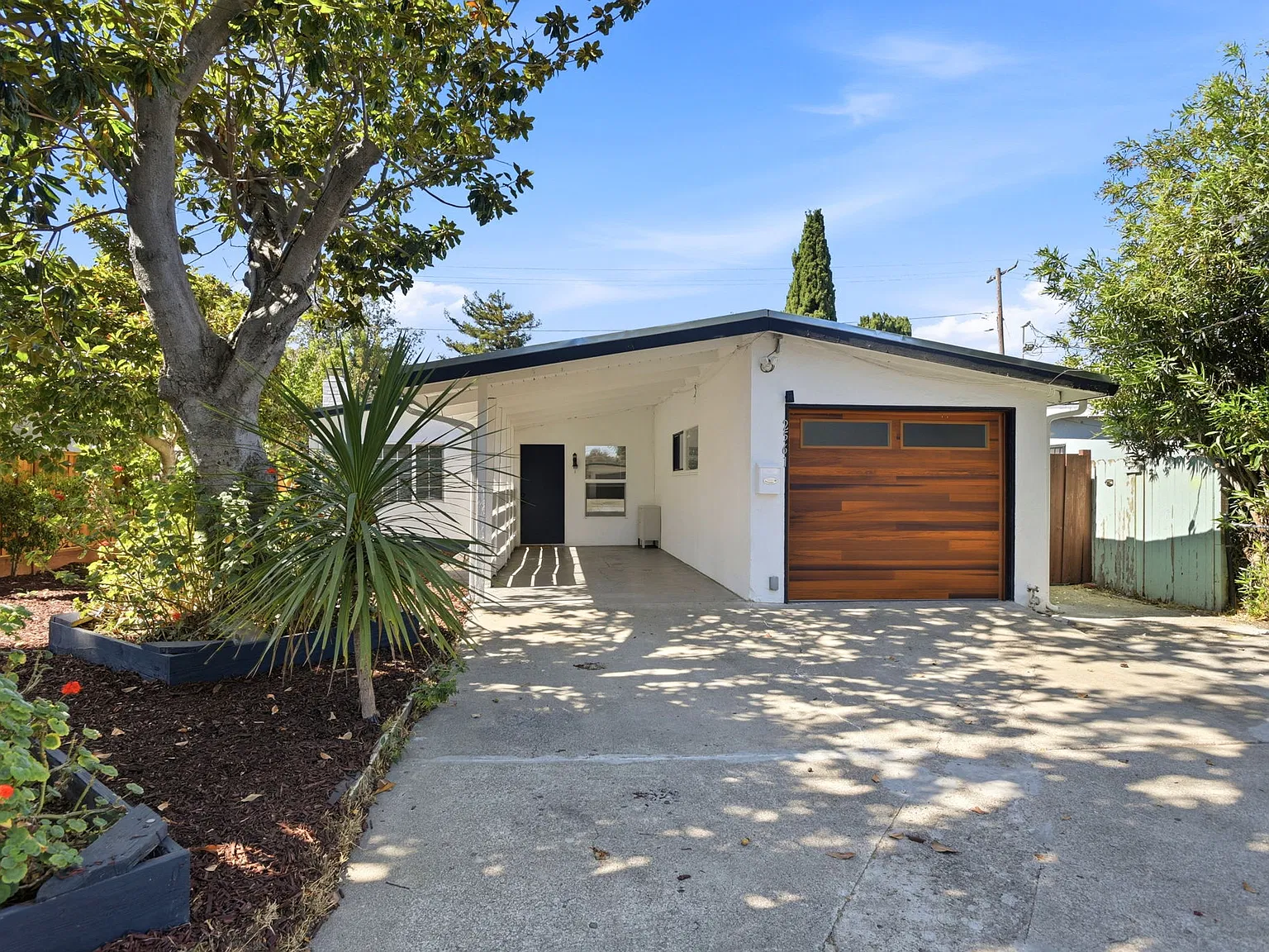 3 bed, 1200 sqft, $4,999 — Photo 1