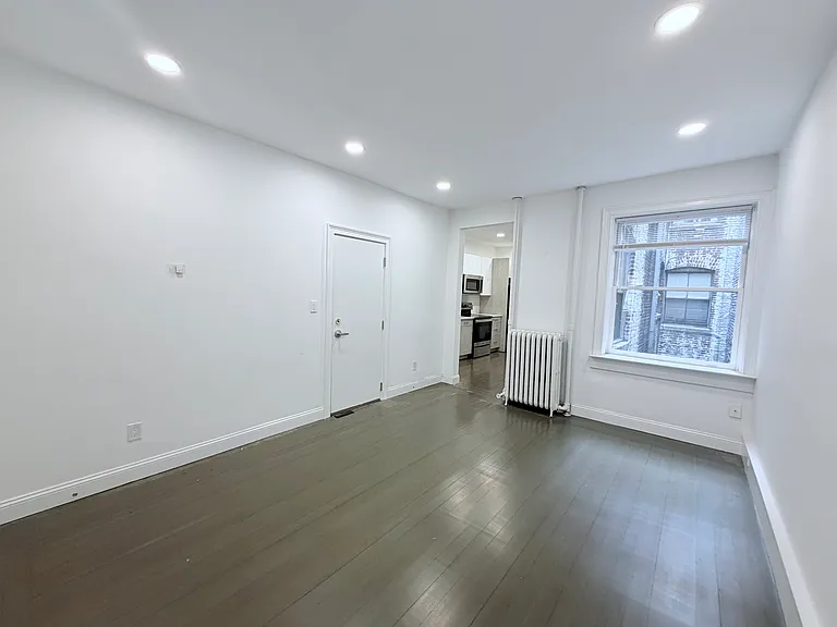 31 Temple St #4R — Photo 5