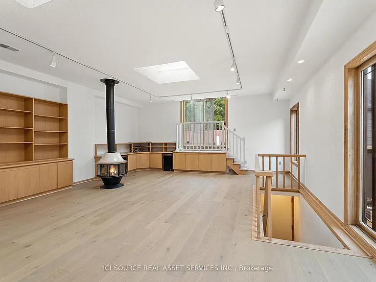 574 Saint Clair Ave W #UPPER — Photo 7