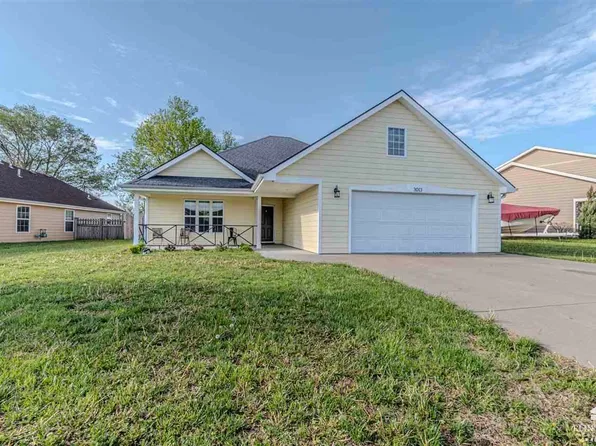 3013 Matter Dr, Manhattan, KS 66502