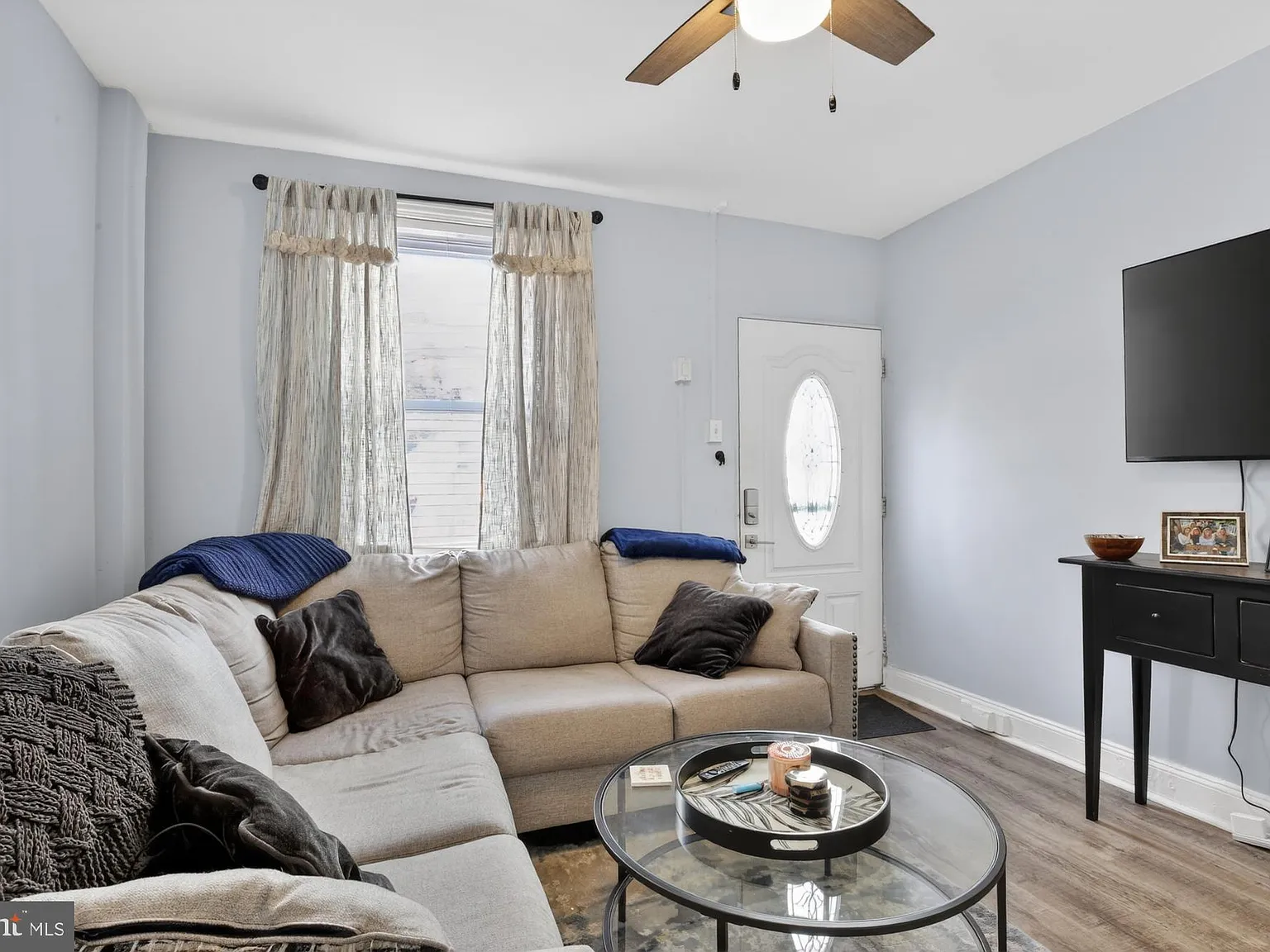 2 bed, 1.0 bath, 780 sqft, $2,195 — Photo 3