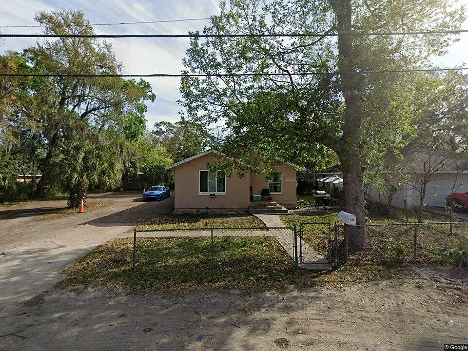 3 bed, 1056 sqft, $2,200 — Photo 1
