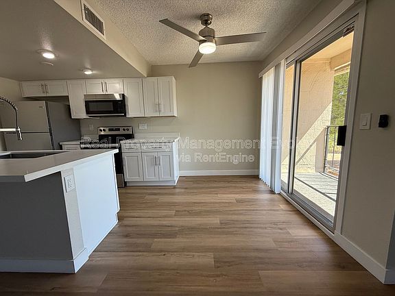 5th image of 828 E Joan D Arc Ave