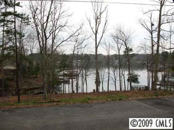 1370 Lake Shore Dr, New London, NC 28127