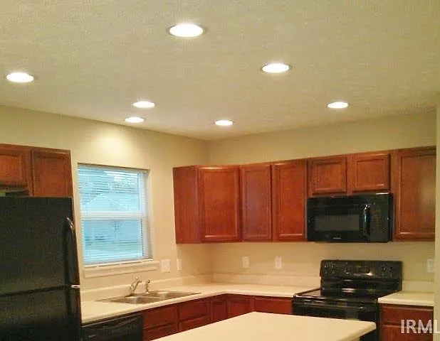 3 bed, 2.0 bath, 1383 sqft, $1,850 — Photo 3