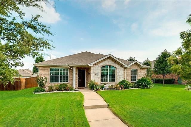 1st image of 325 Sandy Ln