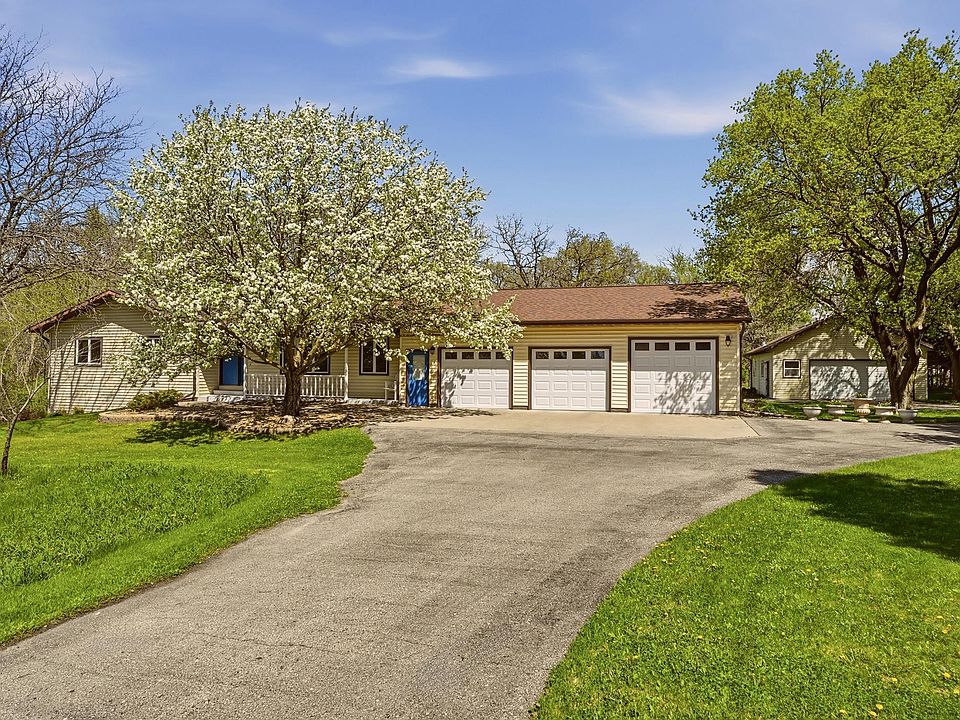 1st image of 5955 Meadow Dr SE