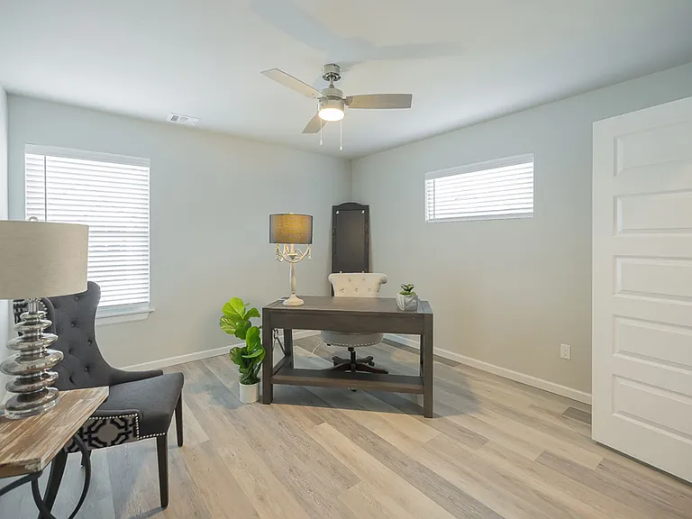 Oak Hill Townhomes: Now Offering First Month FREE! — Photo 9