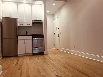 Rented by Metropolis Real Estate of Manhattan