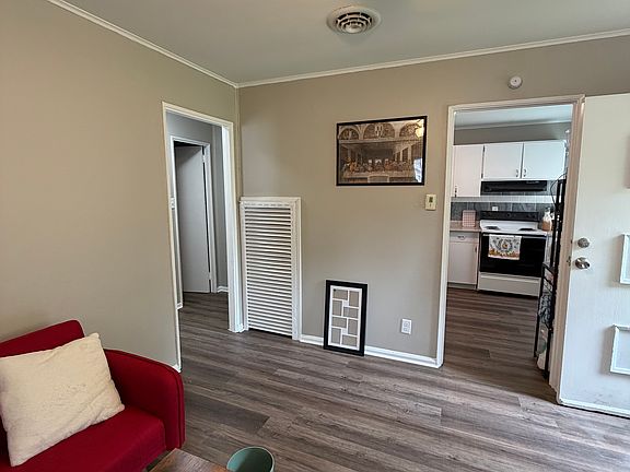 5th image of 1110 E Michigan Ave #1