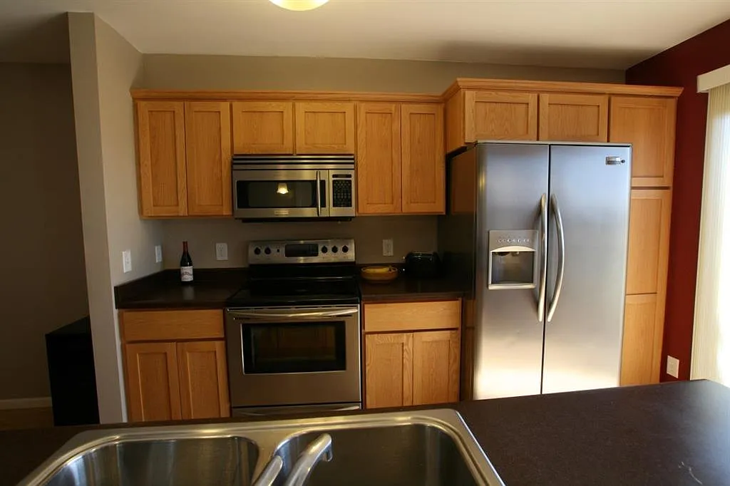 2 bed, 2.5 bath, 1442 sqft, $2,300 — Photo 3