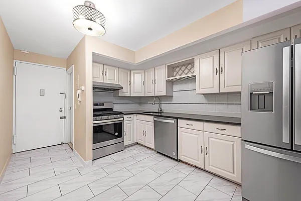 Rented by Compass | media 11