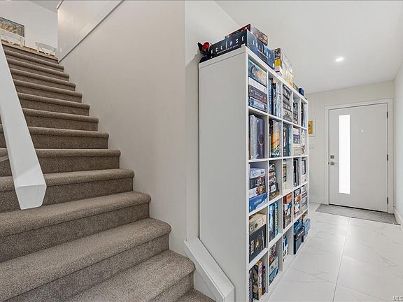 5th image of 370 Avaani Way