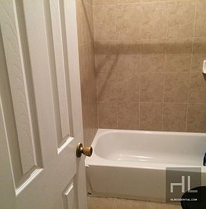 3rd image of 11909 Farmers Blvd #2