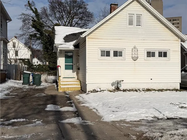 755 Goodman St S, Rochester, NY 14620