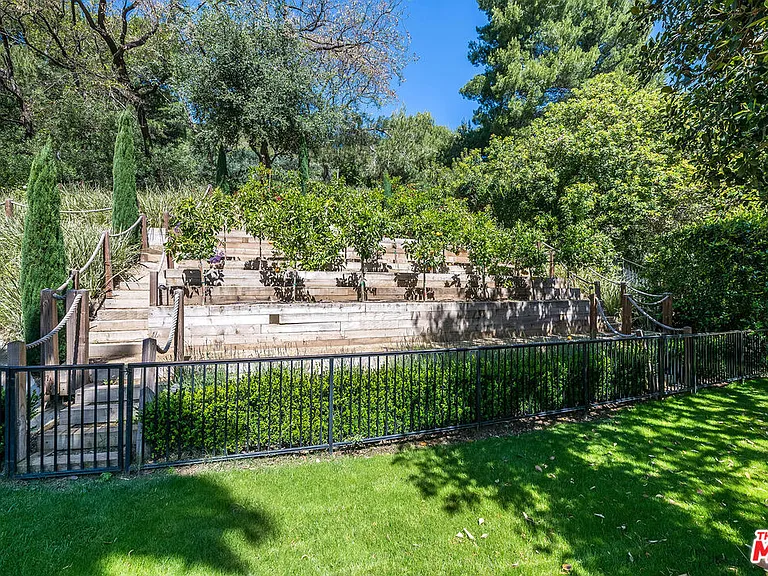 70 Beverly Park — Photo 32