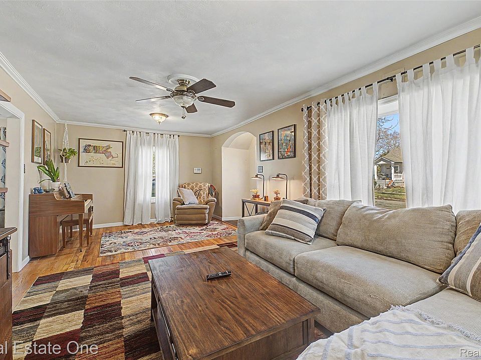 27901 Long St, photo 9