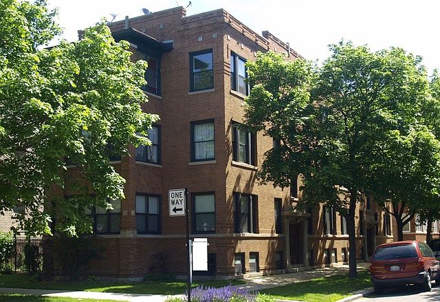 1st image of 3052 W Sunnyside Ave #1W