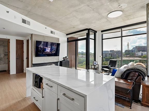 4th image of 600 12th Ave S APT 1001