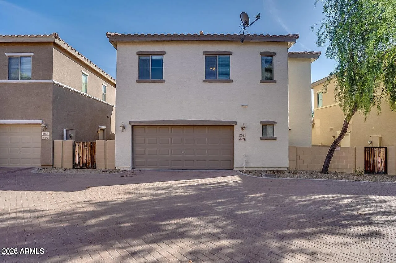 3 bed, 2.5 bath, 1375 sqft, $2,200 — Photo 2