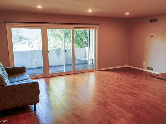 4th image of 2039 Wooster Rd APT D22