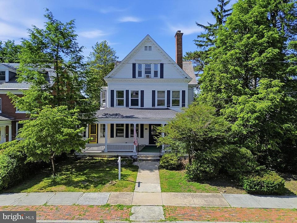 1st image of 121 W Springettsbury Ave