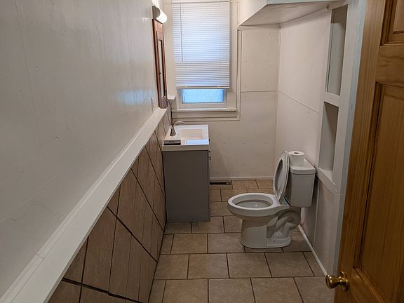 2nd image of 1131 Douglas Ave APT 2