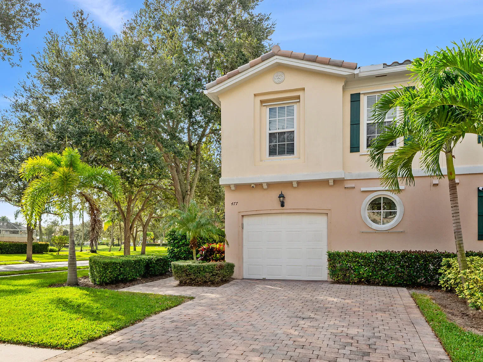 3 bed, 2.5 bath, 1570 sqft, $5,500 — Photo 2