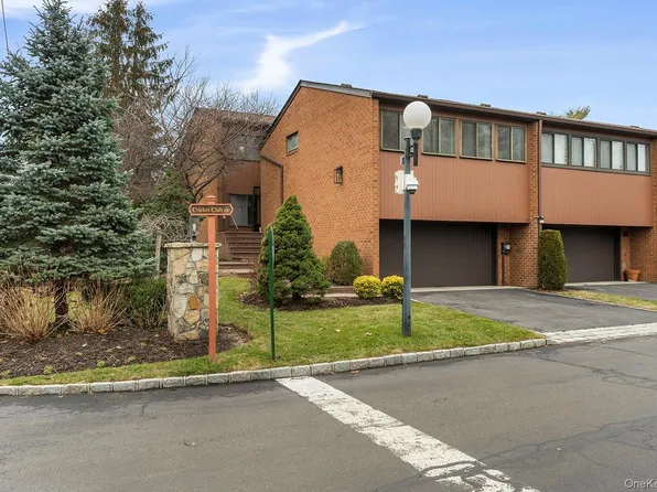 2 Cricket Club Drive, Roslyn, NY 11576