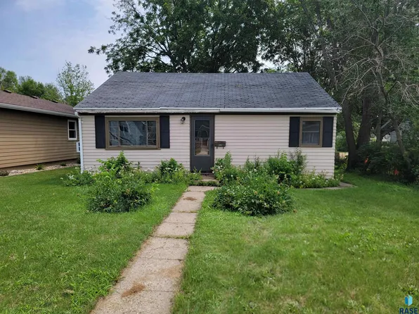 316 N Catherine Ave, Madison, SD 57042