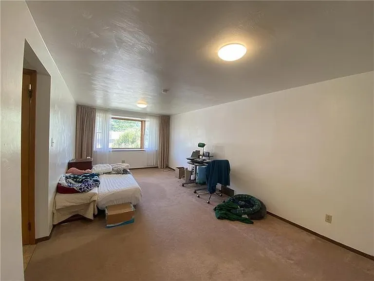 439 Crestview Dr — Photo 38
