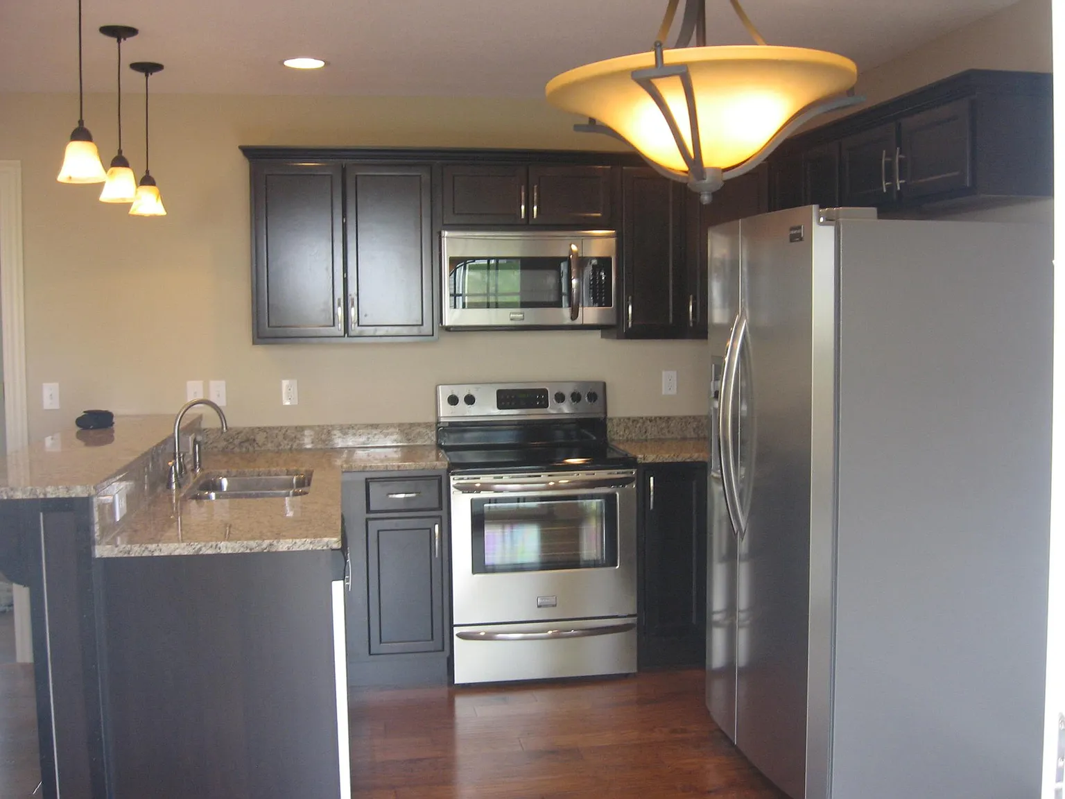 3 bed, 2.5 bath, 1322 sqft, $1,650 — Photo 4