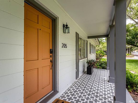 3rd image of 205 NE 10th Ave