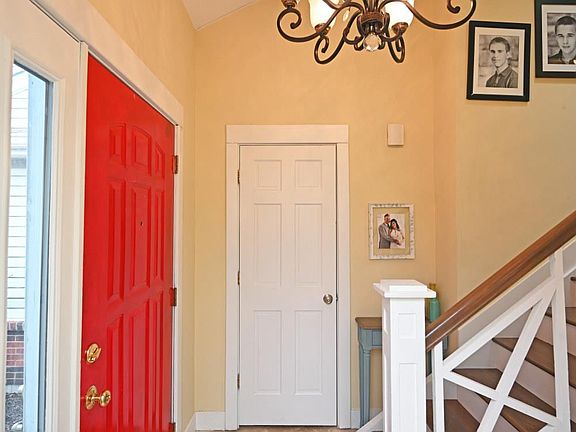 3rd image of 506 Sherwood Green Ct