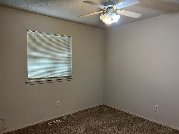 5th image of 802 Garden Grv