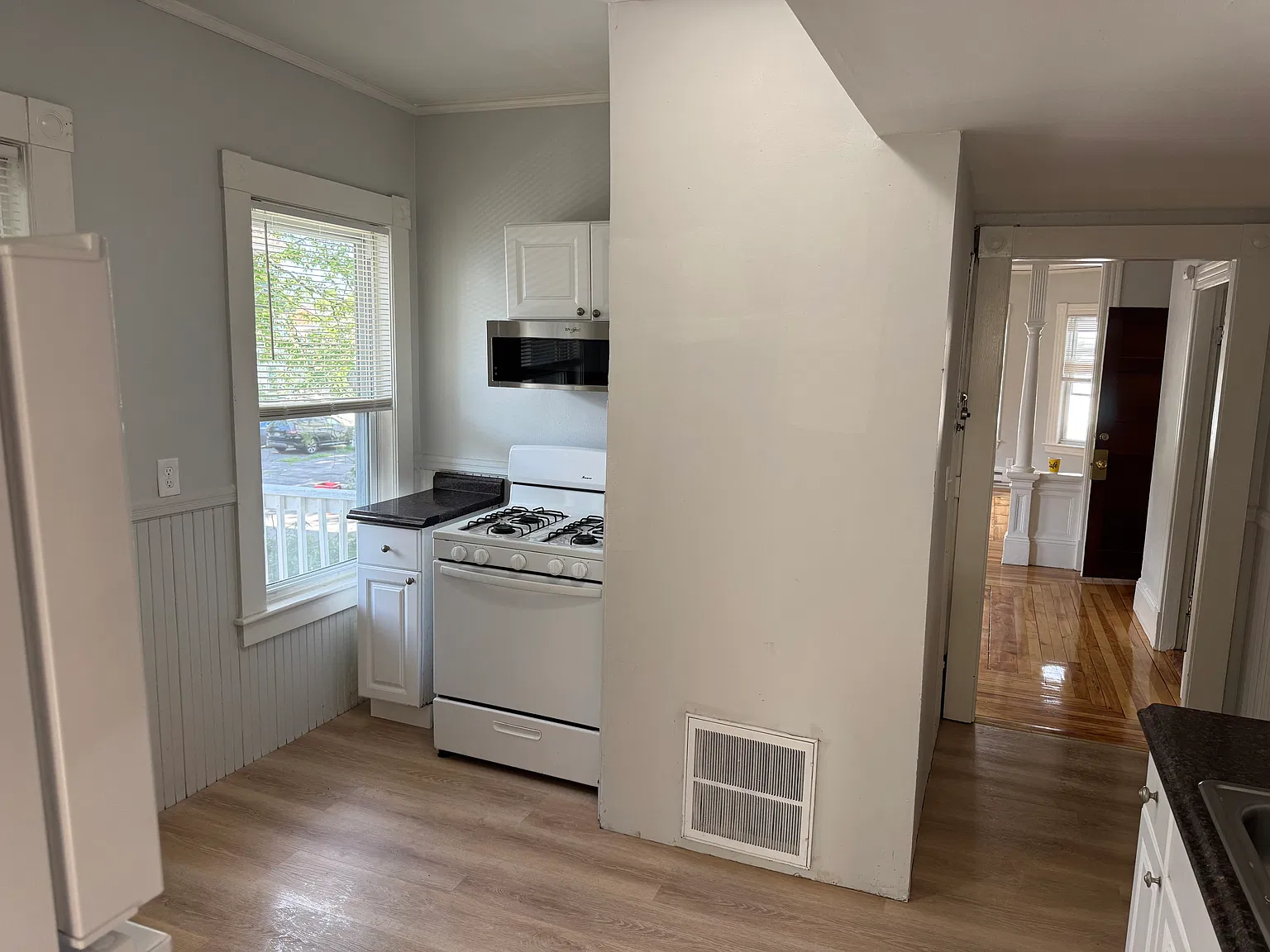 3 bed, 1100 sqft, $2,400 — Photo 4