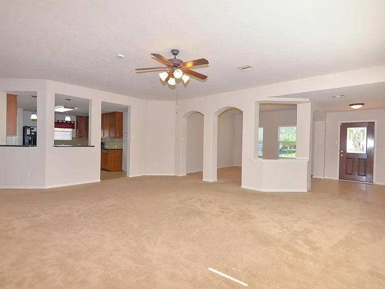 13607 Manor Crest Ln — Photo 3